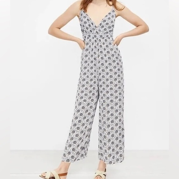 LOFT Beach Blue Floral Lightweight V-Neck Wide Crop Leg Jumpsuit Size S - Picture 1 of 10